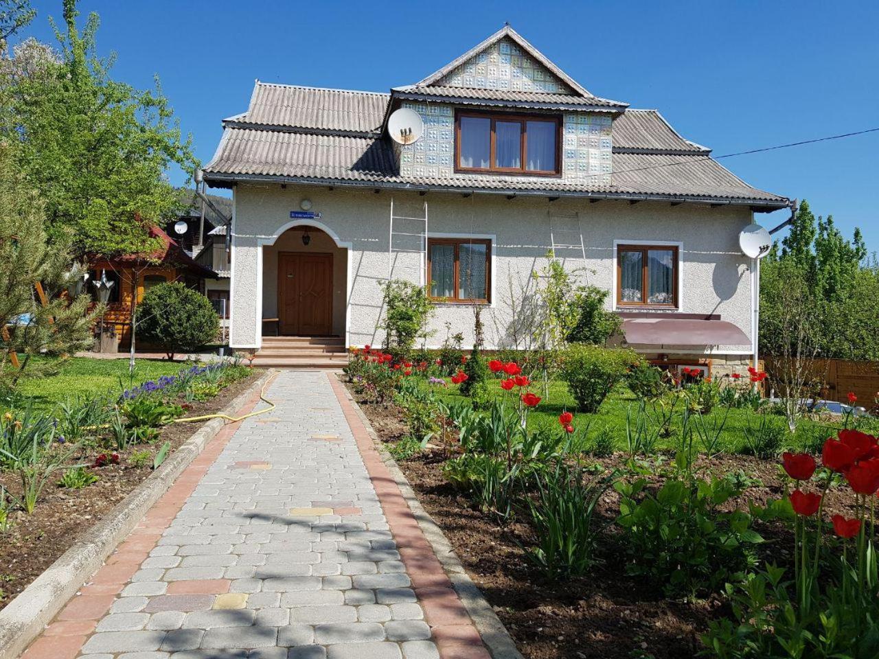 Guest House Viktoria Yaremche Exterior foto